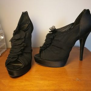 Chinese laundry Honey Bun black heels